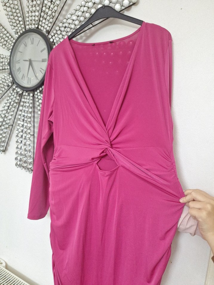 V Yaka Pembe Elbise - Görsel 5