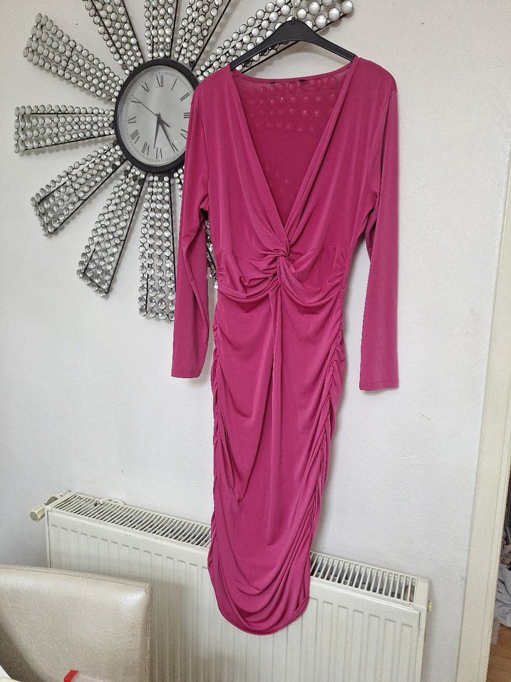 V Yaka Pembe Elbise - Görsel 3