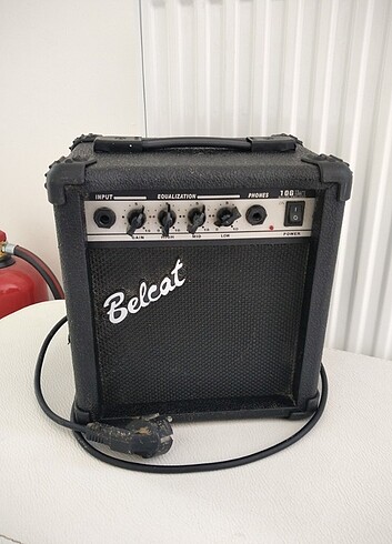 Belcat 10-G gitar amfisi temiz.