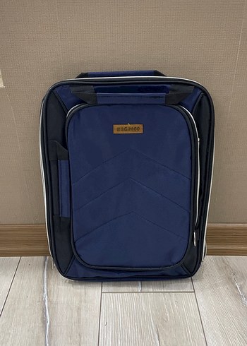 Diğer Sik Lacivert Bagirero Laptop Cantasi