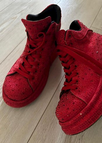 Diğer Kirmizi Tasli Sneaker