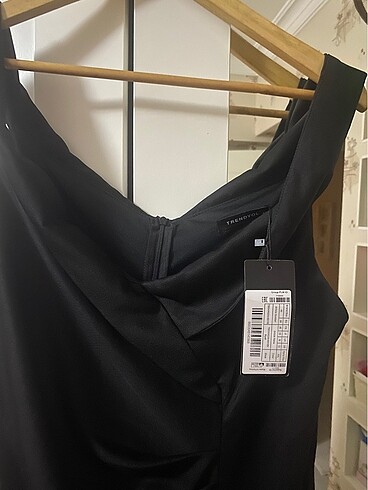 44 Beden siyah Renk Etiketli elbise
