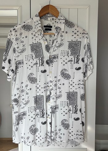 LC Waikiki Retro Desenli Beyaz Kisa Kollu Gomlek