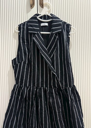 Siyah Çizgili V Yakalı Uzun Elbise - Görsel 2