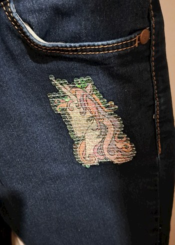 Kız Çocuk Koyu Mavi Nakışlı Kot Pantolon - Görsel 2