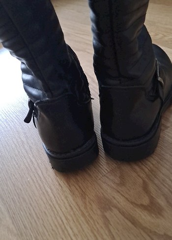 Siyah Deri Gotik Tokalı kız cocuk Botu - Görsel 3