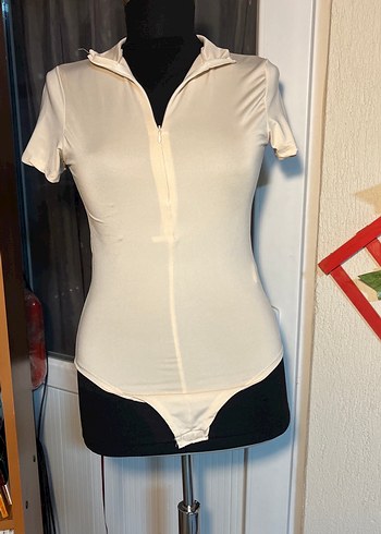 Çıtçıtlı Bej Kısa Kollu Kadın Bluz