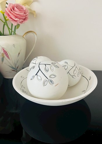 Gri Dal Desenli Beyaz Dekoratif Tabak ve Toplar - Görsel 2