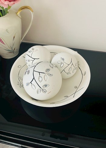 Gri Dal Desenli Beyaz Dekoratif Tabak ve Toplar - Görsel 5