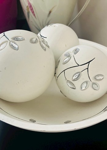 Gri Dal Desenli Beyaz Dekoratif Tabak ve Toplar - Görsel 7