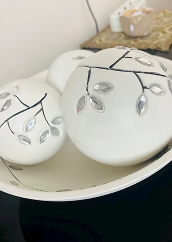 Gri Dal Desenli Beyaz Dekoratif Tabak ve Toplar - Görsel 6