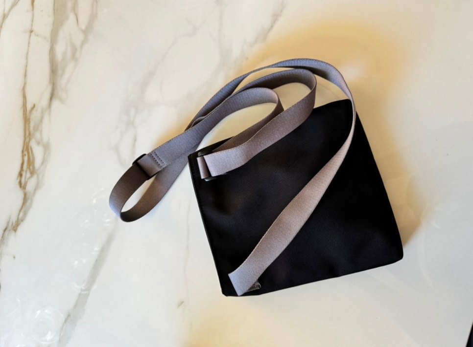 Calvin Klein Jeans Siyah Minimal Çapraz Çanta — görsel 3/4