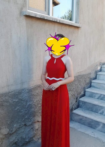 Kırmızı Uzun Yüksek Yakalı Drapeli Elbise