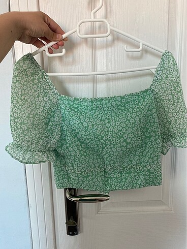 Yeşil çiçekli crop bluz - Görsel 3
