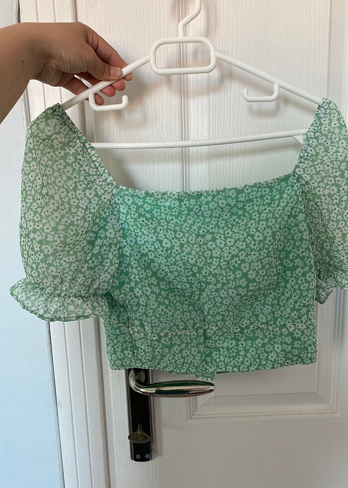 Yeşil çiçekli crop bluz - Görsel 3