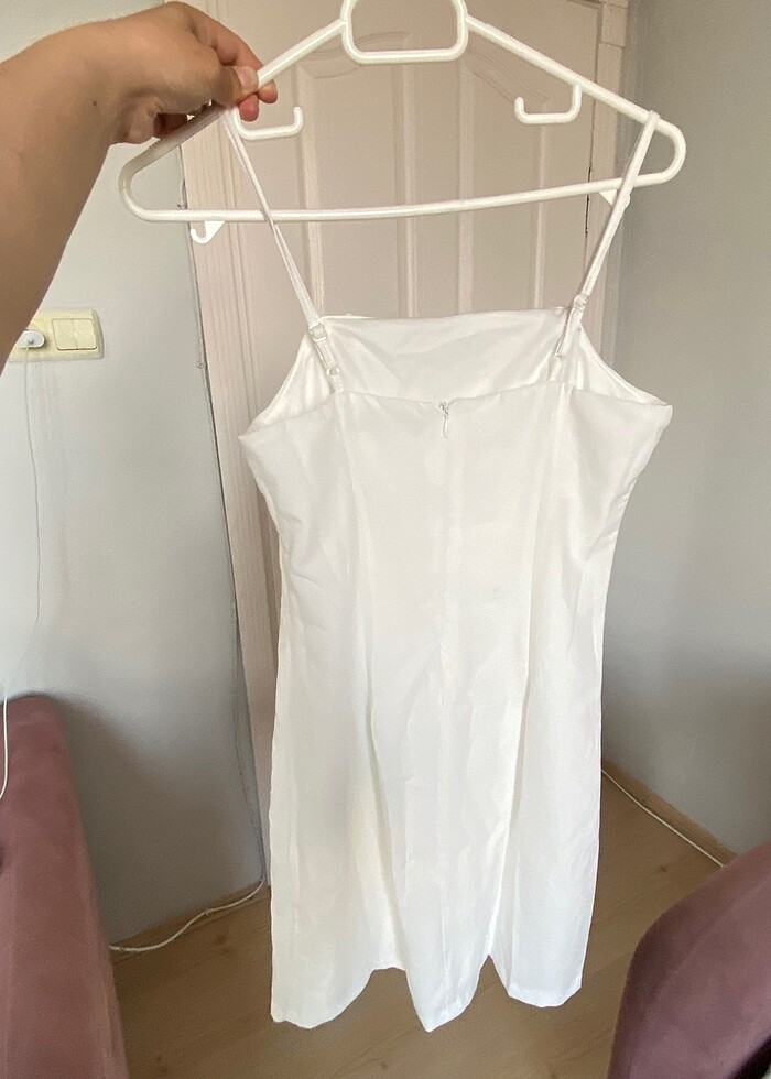 Beyaz düğme detaylı elbise - Görsel 2