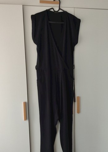 Siyah V Yaka Kemerli Kadın Tulum - Görsel 3