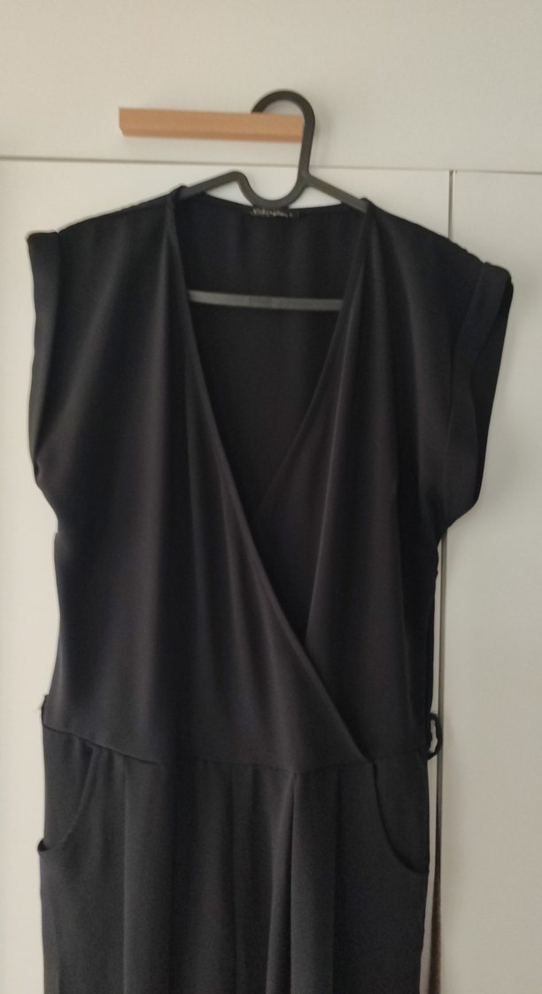 Siyah V Yaka Kemerli Kadın Tulum - Görsel 2