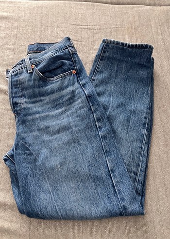 Levis Lives