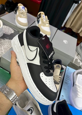 Nike Air Force 1 Siyah Beyaz Retro Sneaker
