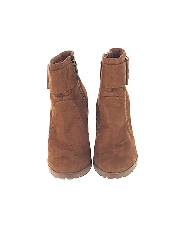 36 Beden Bershka Bot %70 İndirimli.