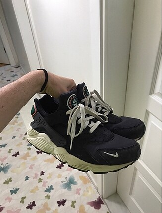 NİKE HUARACHE 44,5