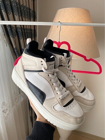 38 Beden Stradivarius spor ayakkabı 38 numara