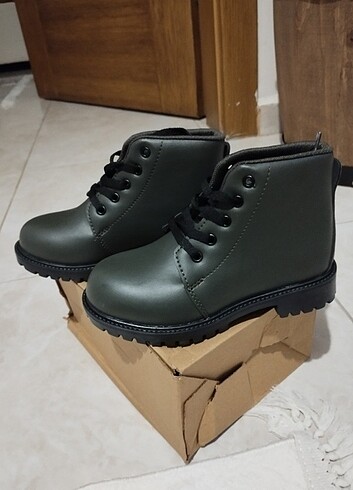 LC Waikiki Çocuk Bot 