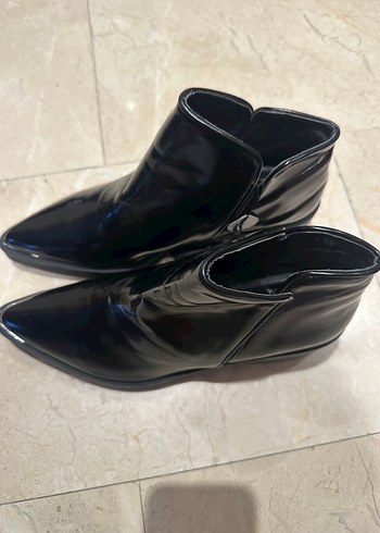 Zara Siyah Deri Stiletto Topuklu Tokalı Bot Zara Etiketli