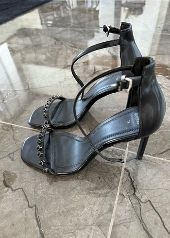 Bershka İnce Topuklu Taşlı Ayakkabı - Görsel 2