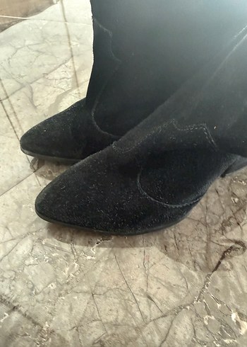 Siyah Süet Tokalı Kadın Bot - Görsel 4