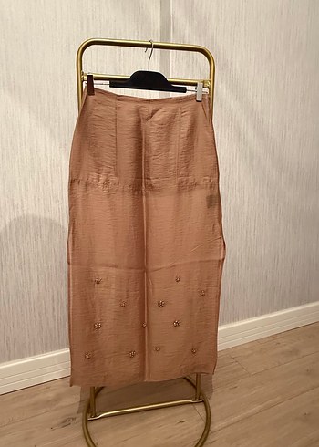 H&M Boncuk İşlemeli Bej Uzun Saten Etek - Görsel 12