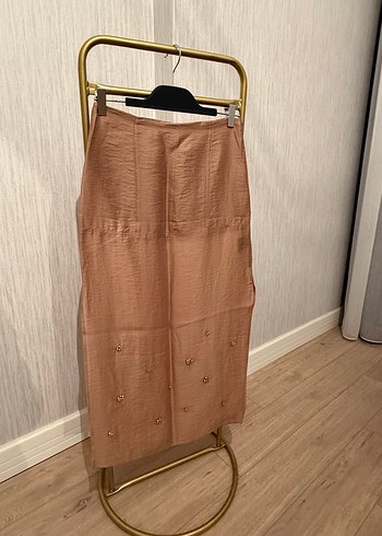 H&M Boncuk İşlemeli Bej Uzun Saten Etek - Görsel 5