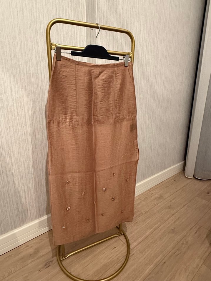 H&M Boncuk İşlemeli Bej Uzun Saten Etek - Görsel 5