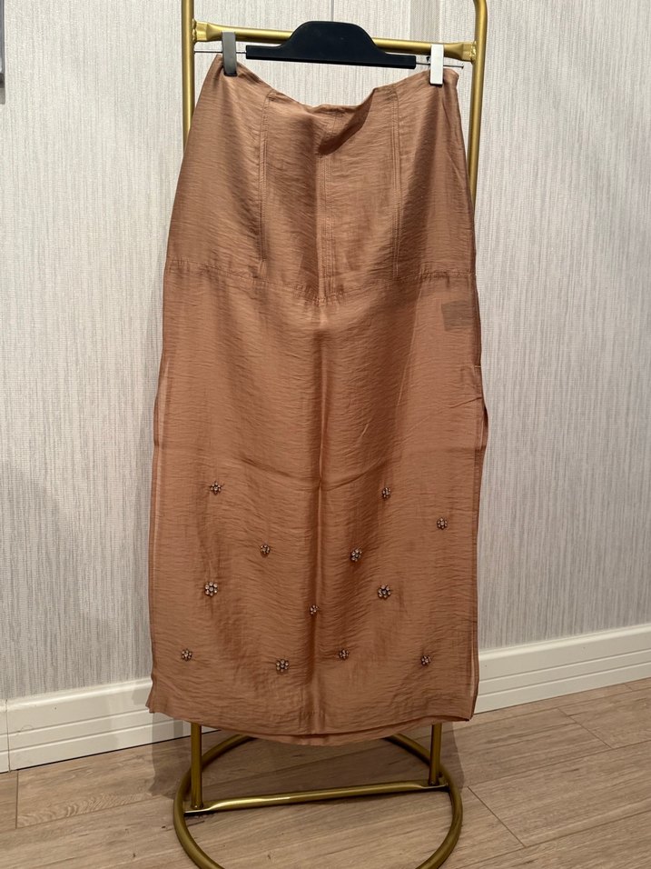 H&M Boncuk İşlemeli Bej Uzun Saten Etek - Görsel 4