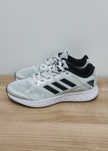 Adidas Hafif Ve Nefes Alabilir Kosu Ayakkabisi
