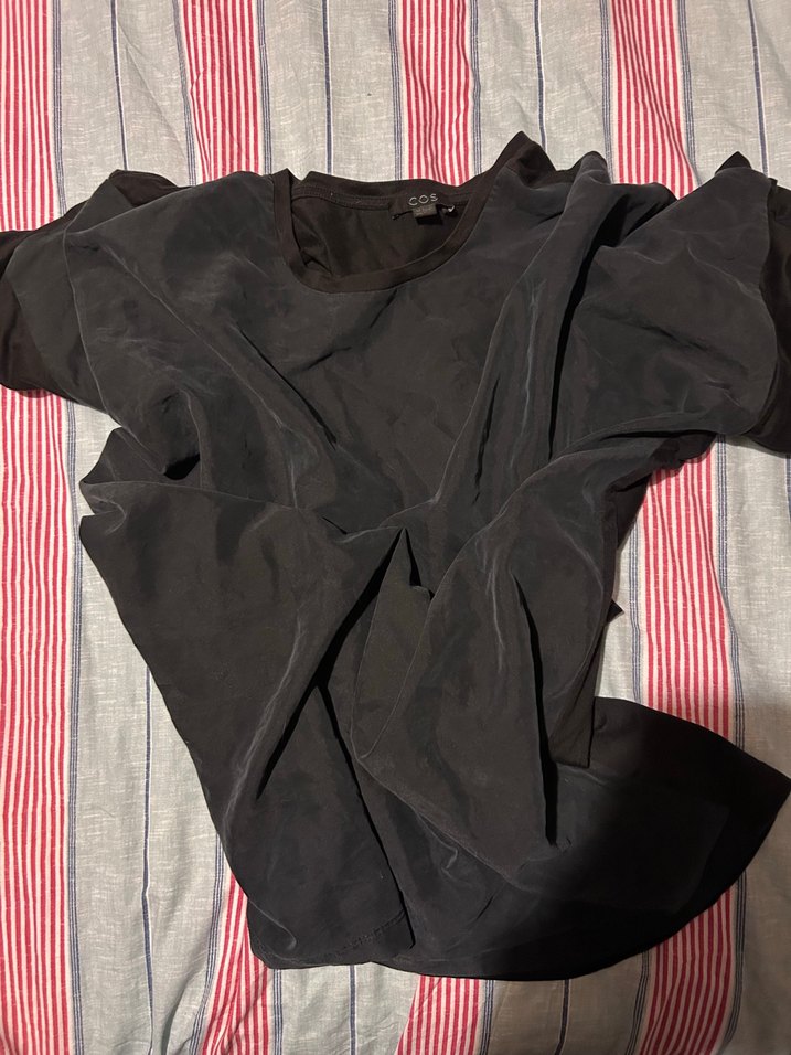 COS Siyah Oversize Uzun Kollu Bluz — görsel 2/4