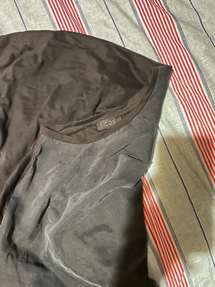 COS Siyah Oversize Uzun Kollu Bluz — görsel 3/4
