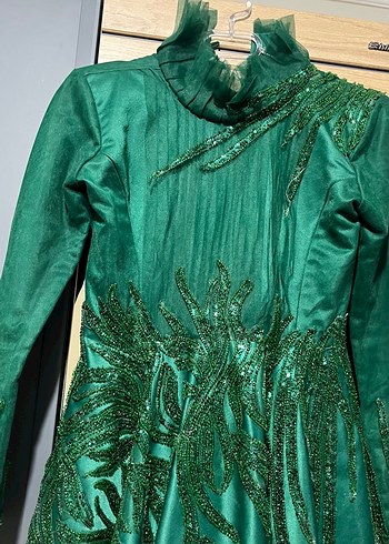 Uzun Kollu Yeşil İşlemeli Abiye Elbise - Görsel 2