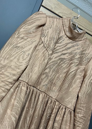 Bej Uzun Kollu İşlemeli Abiye Elbise - Görsel 4