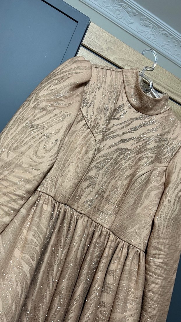 Bej Uzun Kollu İşlemeli Abiye Elbise - Görsel 4