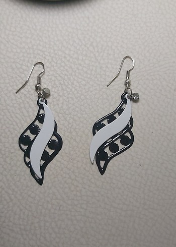 Beyaz Yılan Desenli Mini Boncuklu Küpe - Görsel 2