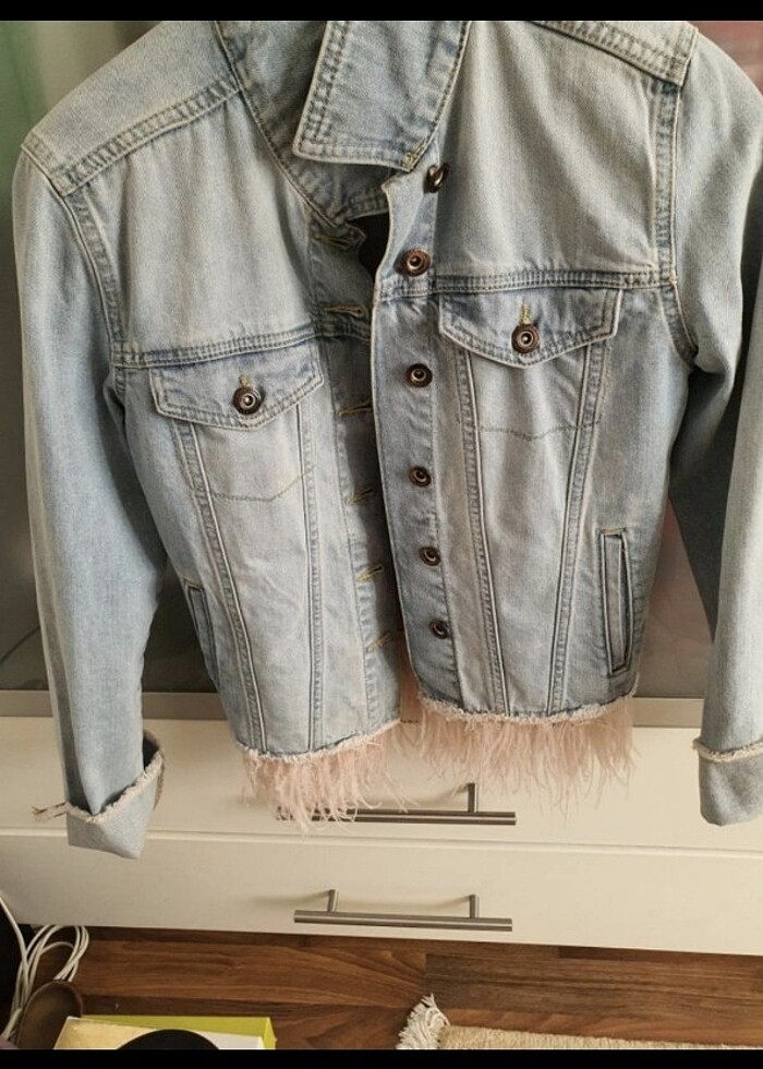 Tüy detaylı kot ceket - Görsel 2