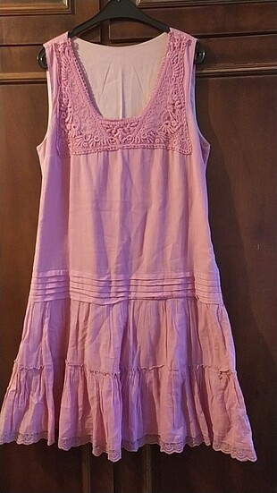 Pembe elbise