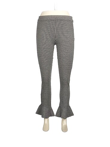 Bershka Kumaş Pantolon %70 İndirimli.