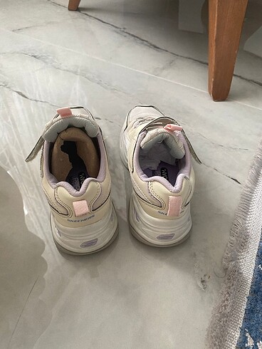 32 Beden beyaz Renk Skechers