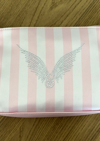Victoria s Secret Tasli Kanatli Makyaj Cantasi