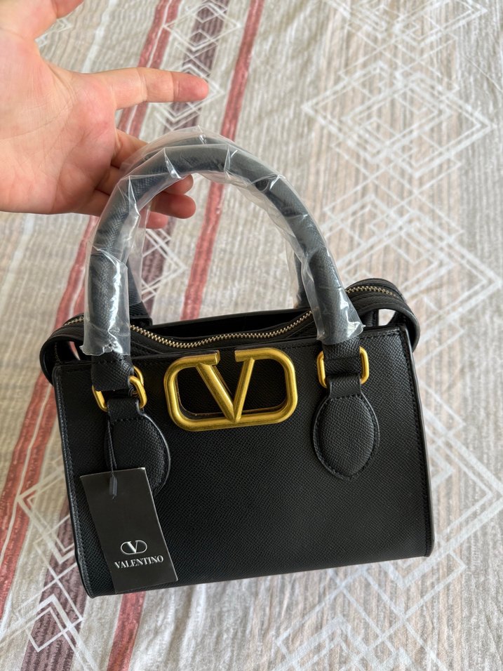 Valentino Siyah V Logo Deri Çanta — görsel 4/5