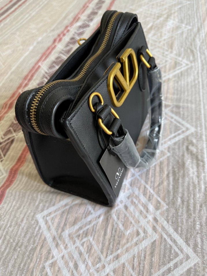 Valentino Siyah V Logo Deri Çanta — görsel 2/5