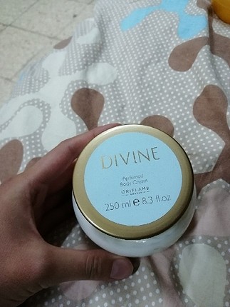 oriflame divine parfümlü vücut kremi